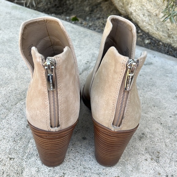 Vince Camuto Gigietta Tan Suede Ankle Heeled Bootie Women's Size 10 - Picture 6 of 11